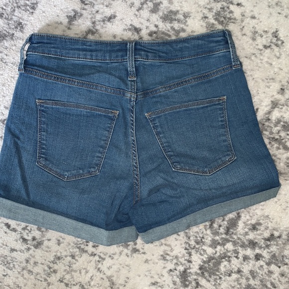 EUC Universal Thread High Rise Midi Short - Picture 3 of 4